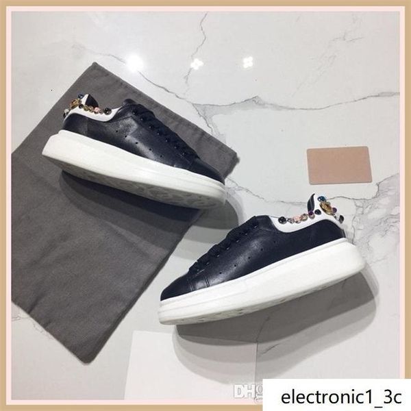

2019 new sneakers red bottom shoe low cut suede luxury designer&#13spikeshoes for men shoes party wedding crystal leather sneakers b01