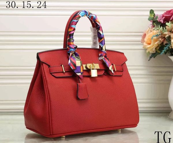 

women luxury designer handbags high-end designer shoulder crossbody bags travel tote bags with lock 0127
