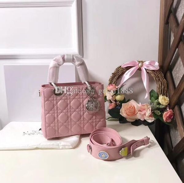 

2019 latest fashion Lingge rivet handbags women's shoulder Messenger bag soft cowhide leather handbag wide shoulder strap badge design