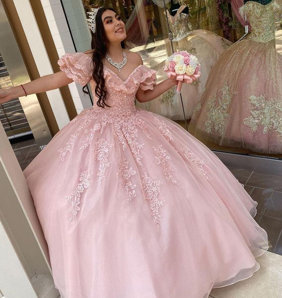 Abiti da principessa rosa Quinceanera Abito da ballo con spalle scoperte Abito da ballo in pizzo con perline in cristallo Abito soffice in tulle dolce 16 Abiti economici