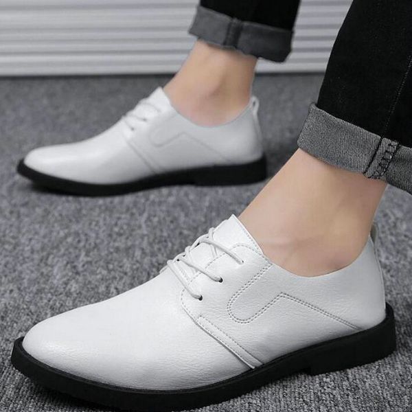 Mode Herren schwarz weiß Low Heels Weiches Leder Bequeme Bürokleid Schuhe Leder Formale Herrenschuhe