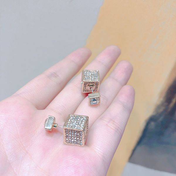 

корейский простой темперамент полный стразы площадь серебряная игла серьги мода изящные дамы ювелирные изделия аксессуары, Golden;silver