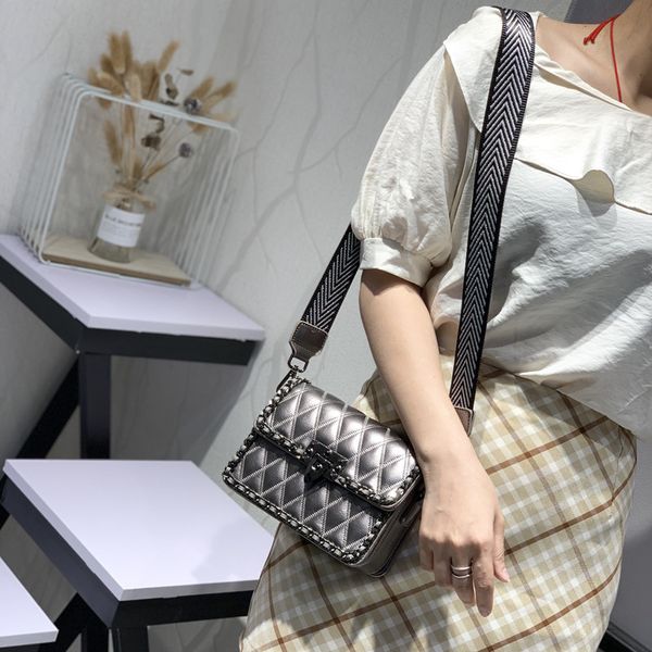 

2020 season women's bag new single shoulder bag small square cross arm manual chain student
