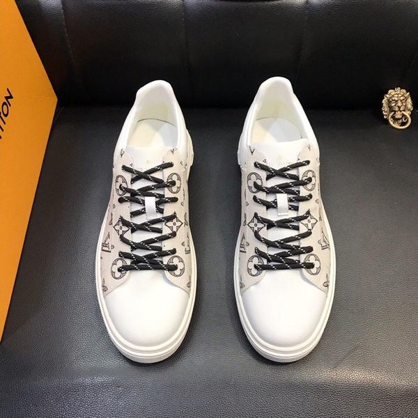 

2019 spring men's new sports men's shoes leather breathable shoes, outdoor travel skateboard shoes original box packaging
