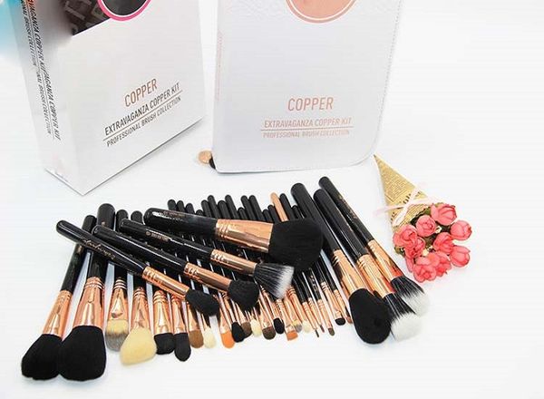 

Brand new makeup bru he 29 piece makeup bru h et profe ional leather bag dhl gift