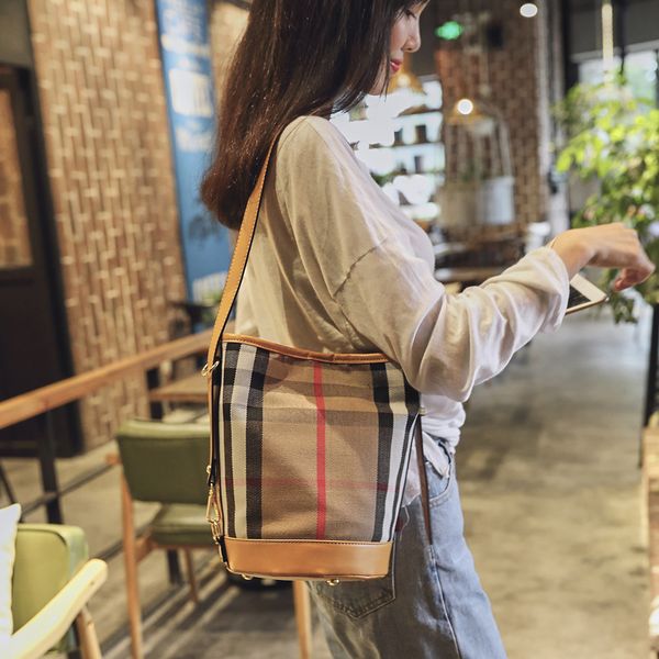 

plaid bag large capacity shoulder slung fashion canvas bucket bag