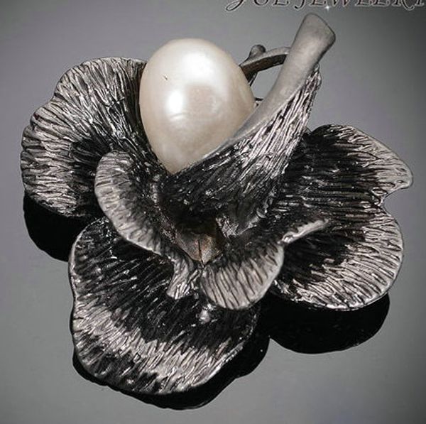 

wholesale lady's anniversary souvenir gift fashion flower brooches luxury grey pearl brooch pins for women wedding jewelry, Gray