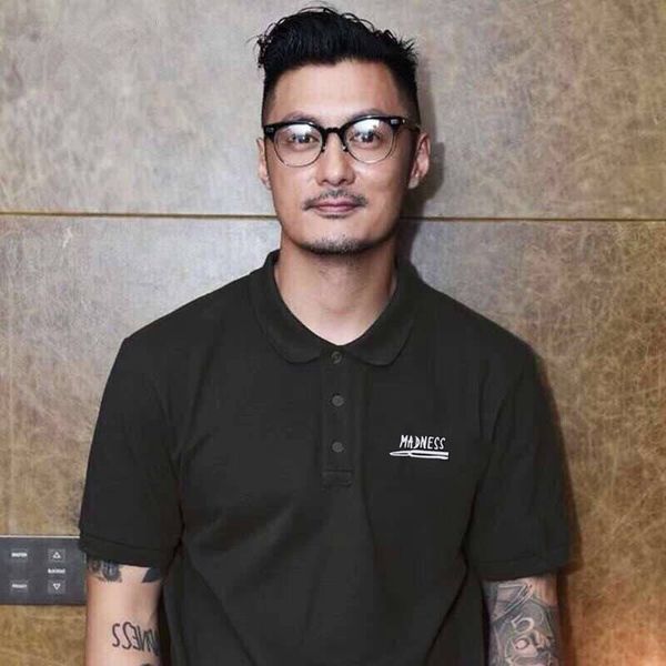 

2020 designer hong kong style ins harajuku chaozhou couples men's embroidered short sleeves, White;black