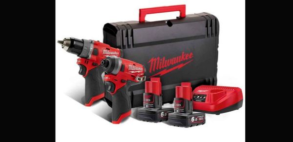 

Milwaukee m12fpp2a 602x fuel 12v cordle power tool et 2 piece