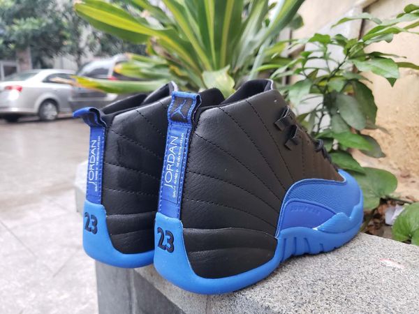 

12s baskeball shoes us 8