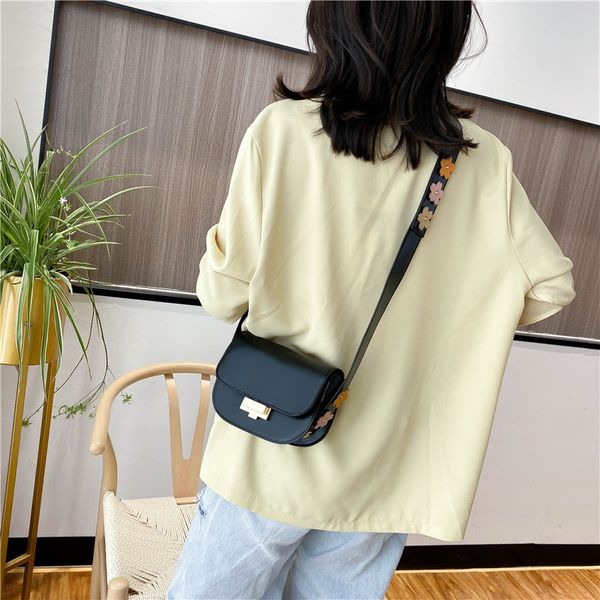 

2020 new shoulder bag women's casual fashion korean version crossbody bag ladies large capacity saddle