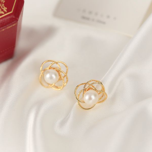 

2020 new delicate freshwater pearl twine flowers golden earrings elegance noble wedding gift earrings for women, Golden;silver