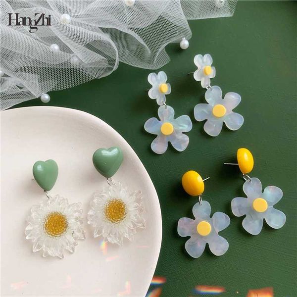 

hangzhi 2020 new korean fresh sweet acrylic resin flowers daisy ear bone clip no piercing earrings for women summer jewelry, Silver