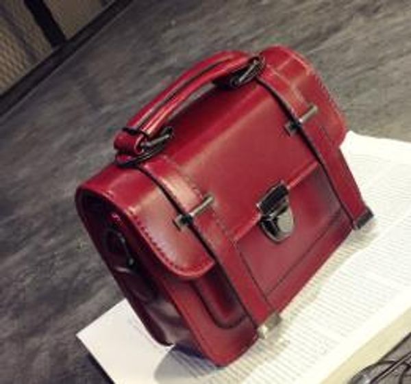 

2020 new messenger retro female bag wild tide shoulder bags arrow plug lock type small square bag
