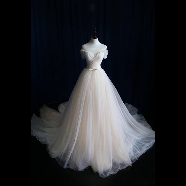 

элегантный с плеча cap рукавом линия свадебные платья створки лиф развертки поезд дешевые плюс размер свадебные платья романтический пляж св, White