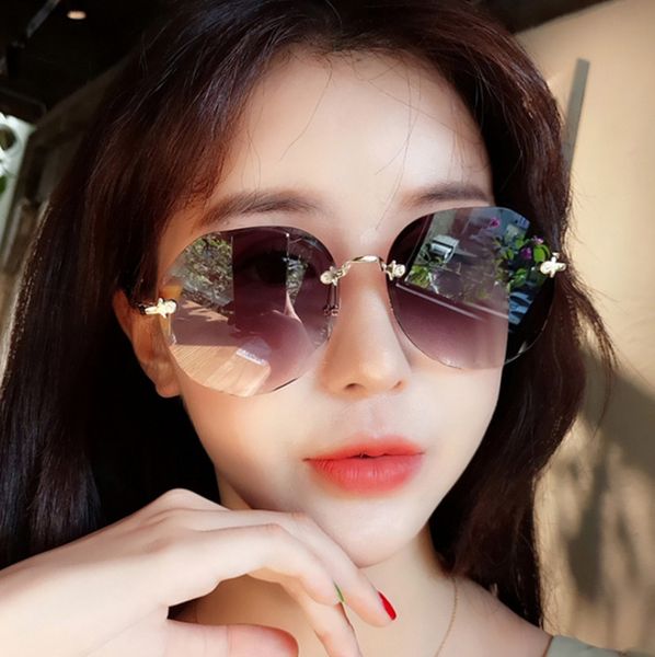 

in stockthe wholesale price european and american trend women sunglasses,high endwomens designer sunglasses,fashion frameless sunglasses, White;black