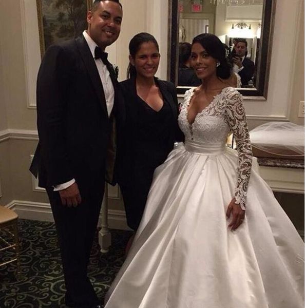 

2020 vintage deep v-neck ball gown satin wedding dresses long sleeve lace wedding dress plus size african bridal gowns