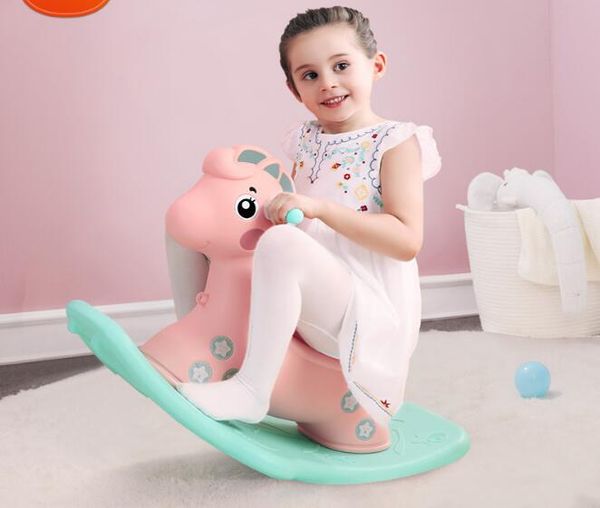 cheval à bascule en plastique