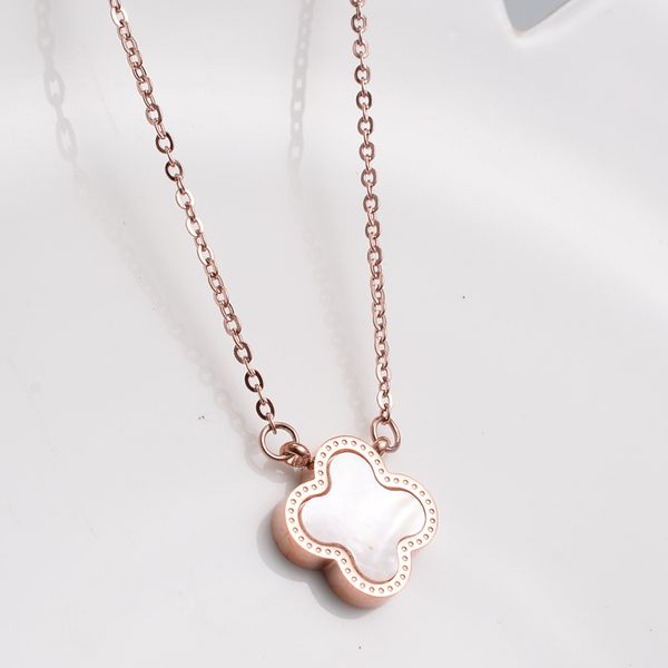 

four leaf clover lucky necklace in 18 kt rose gold with pendant set with white mother-of-pearl element and black back zkdl-n1, Silver