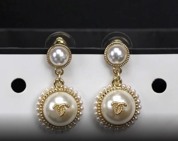 

2020 new fashion women's personality pearl earrings temperament simple fashion party gift wholesale, Golden;silver