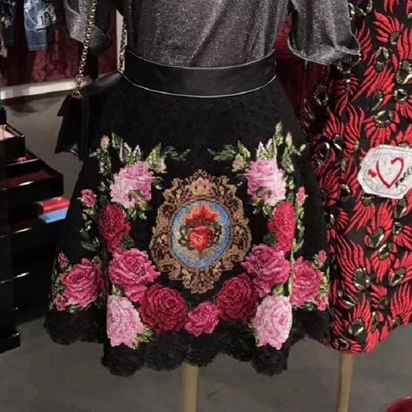 

2019 runway luxury floral rose embroidery women black mini skirt summer high waist a line lace skirt female party clothes
