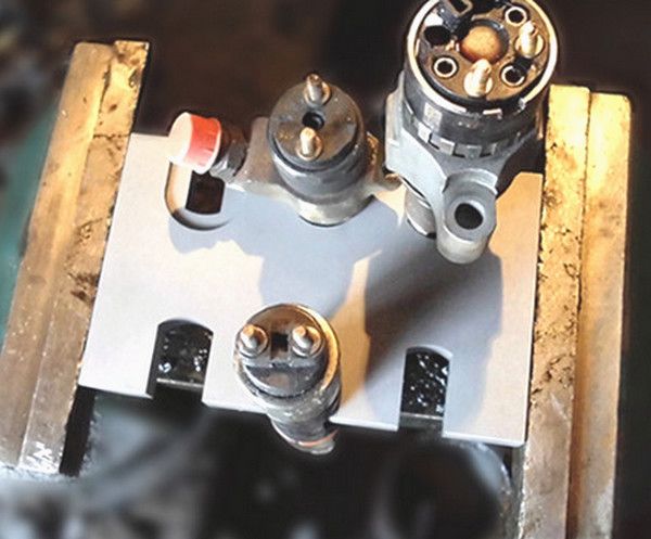 

simple type euro-iii common rail injector disassemble dismounting frame tool, common rail injector nozzle repair tools