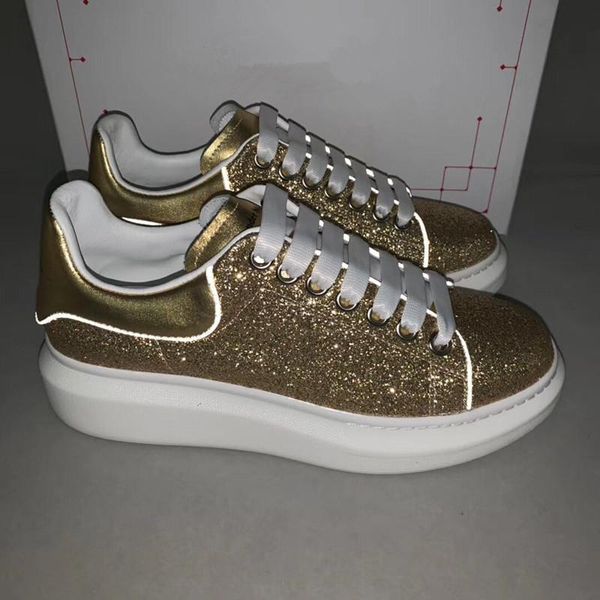 

2019 new designer brand oversized sneaker features large flat laces and an oversized rubber sole sneaker suede leather brand sneakers m18901, Black