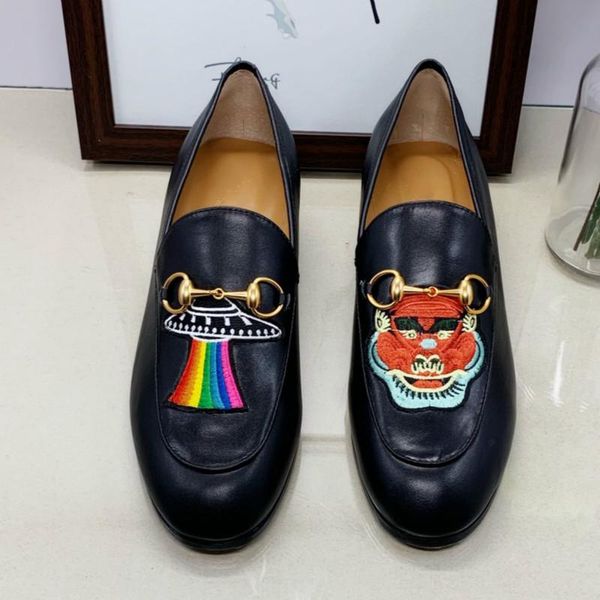 

2019 new leather high heel men's shoes fashion wild business shoes classic style size 38-45 manufacturers promotion, Black