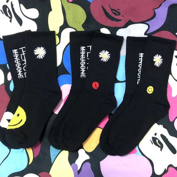 

casual men 's & women's socks 2020 new summer trend daisy flower peace theme sport breathable middle tube embroidered fashion sock, Black
