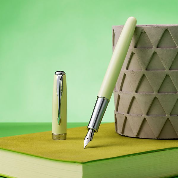 

nice candy color pink yellow blue fountain pen, copper barrel, silver arrow clip, fine nib, jinhao office school student f488