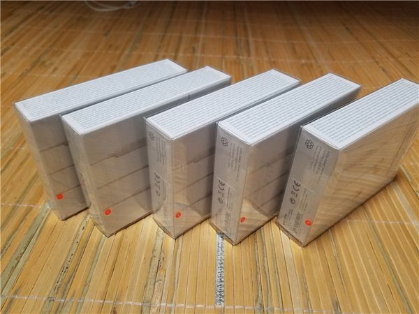 

A quality 3 5mm in ear earphone headphone with remote and mic for ip4 i5 i6 wiith retail package original box head et