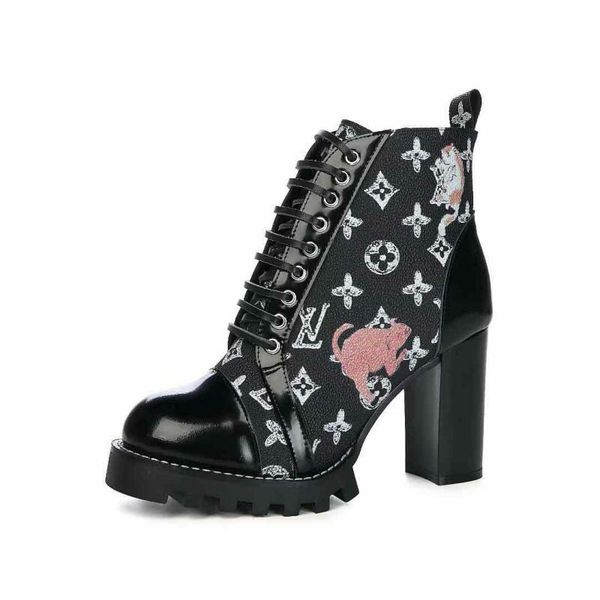 

2019 winter high-heeled patent leather short tube martin boots women's thick heel boots zipper leisure high grade non-slip bare boot, Black