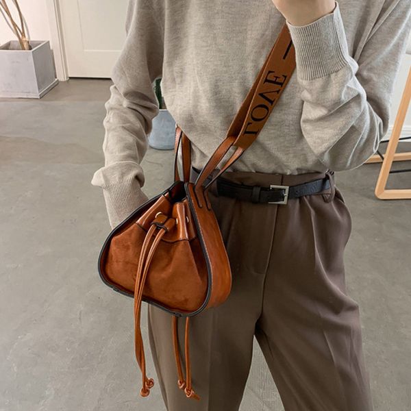 

новый crossbody сумки для женщин 2019 vintage широкий плечевой ремень сумки малый ковш сумка кожи высокого качества дамы сумка