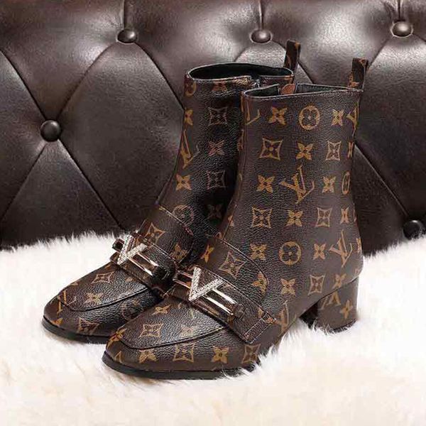 

fashions medium tube boots ladies' boots high-end all leather comfortable casual shoes, rivet high heel boots black size 35-39
