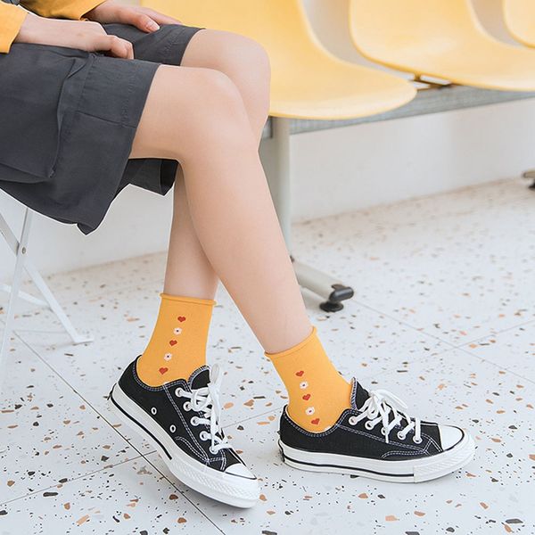 

small daisy socks small flower long socks fashion trend men and women in the tube, Black;white