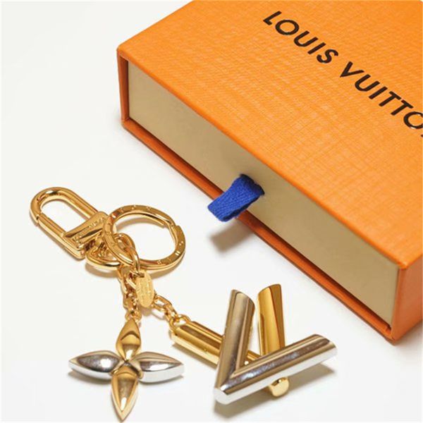 

2020 fashion 1keychain designer key chain real leather with stainless steel keychain keyring in golden with brown with box, Silver