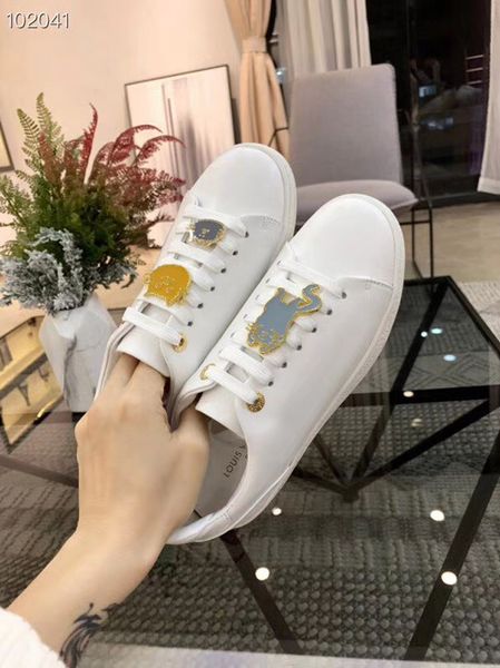 

2020 desingers sneakers stylish time out white black simple leather high end low cut women running shoes reflective shoes