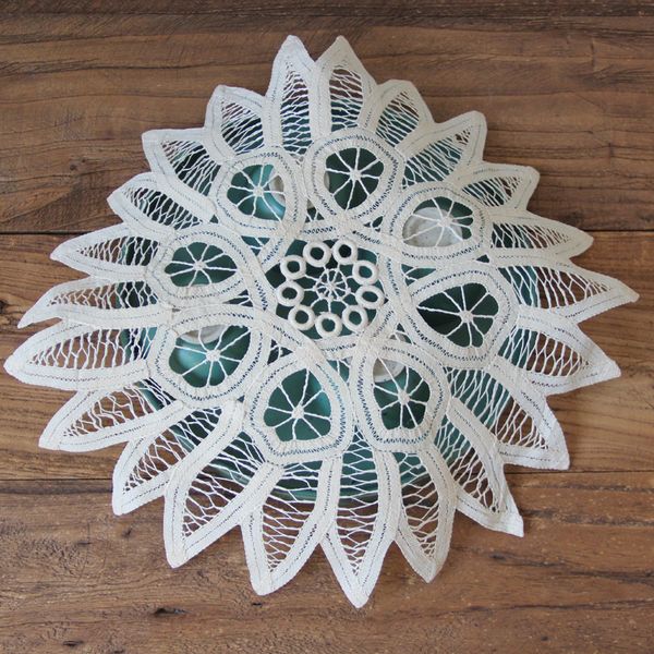 

exquisite round vintage cotton hand crochet placemat coaster coffee table vase plate decoration mat christmas wedding lace pad