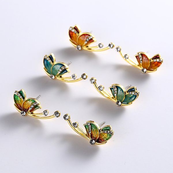 

2018 new butterfly symmetry ear studs ladies in fashion diamond earrings