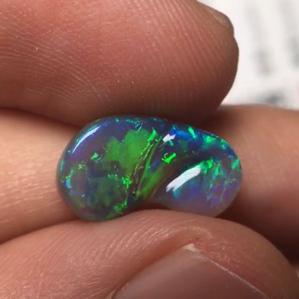 

черный опал 2.965ct нерегулярные cut natural black opal бриллиантовой австралия происхождение слабодержащихся сыпучие gems для изготовления