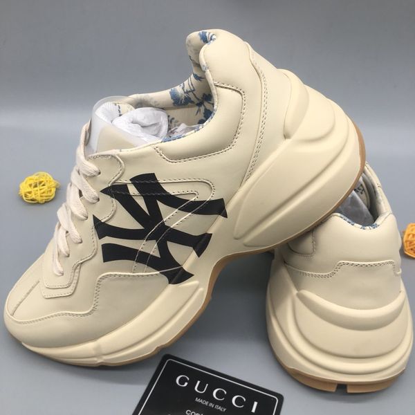 

2020 new o4 high-quality women's casual sports shoes socks shoes couple models, fashionable wild flat shoes, box number 38-45