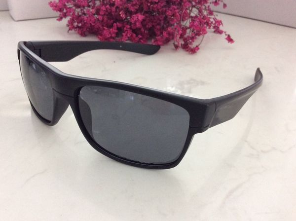

2019 new summer width black frank frame wrap fashion designer men women sell sunglasses, White;black