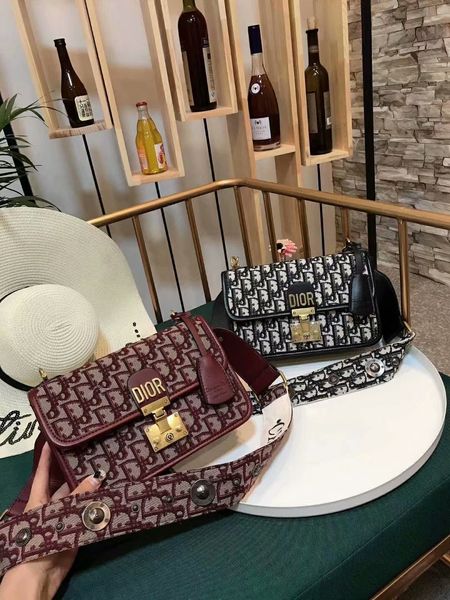 

2019 new de igner fa hion handbag fa hion women cro body bag pur e houlder bag me enger bag with canva flap cover and embroidery