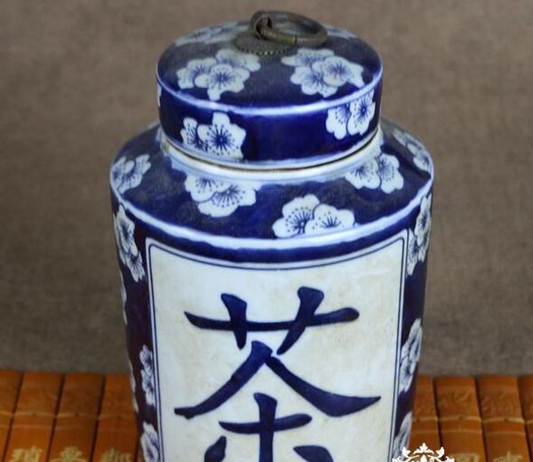 

wholesale jingdezhen ceramic antique porcelain ming and qing blue and white porcelain pots blue glazed plum straight tea pot decorations