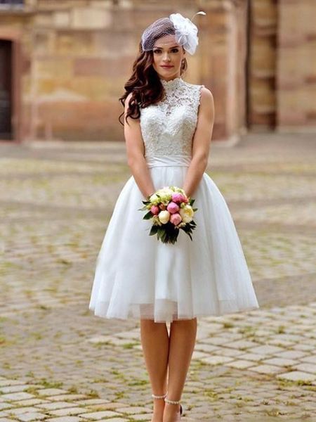 Elegante Sommer-Kurzhochzeitskleider, Stehkragen, offener Rücken, Guipure-Spitze und Tüll, knielang, Prinzessin-Brautkleider