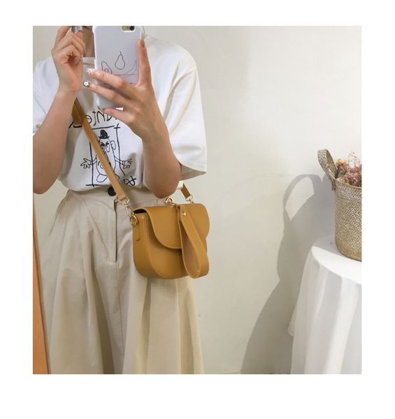

2020 new solid color small square bag retro fashion semicircular portable saddle bag simple niche shoulder messenger