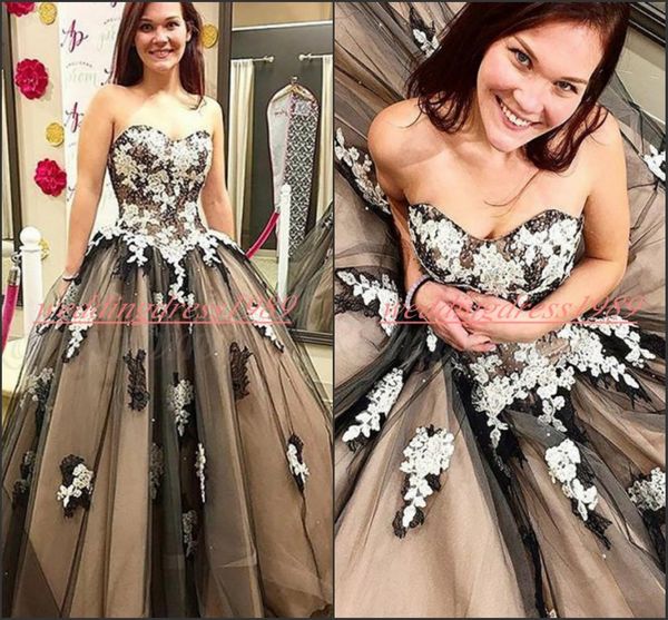 Elegante Schatz Quinceanera Kleider Ball 2019 Tüll Schwarz Weiß Applikation Sweet 16 Plus Size Mädchen Abschlussball Partykleid Formale Kleider Zug