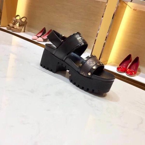 

New laureate platform andal 1a4w22 women luxury andal black leather de igner hoe rubber ole thick foundation woman andal whole ale