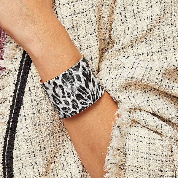 

leopard round circle leather bracelets bangles women fashion girl bangle female jewelry design geometric big statement jewelry, Black