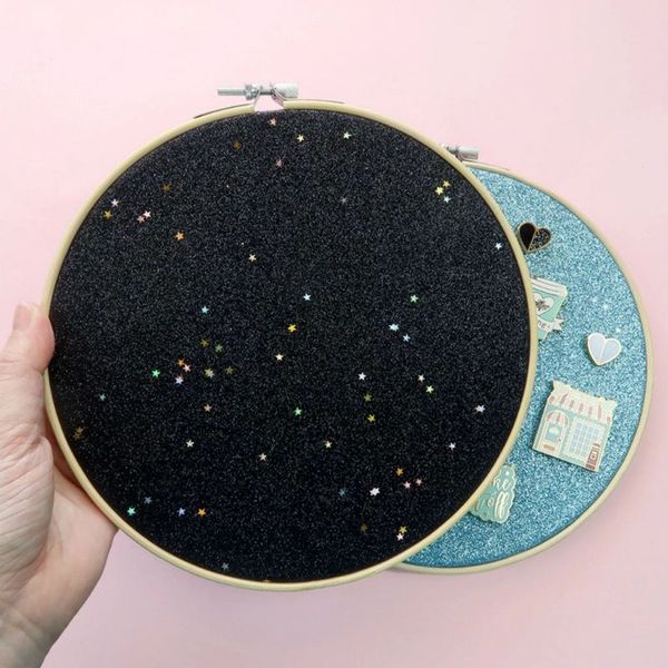 

badge brooch display wall hanging pin display glitter board pin holder pin collection display embroidery hoop, Black;white